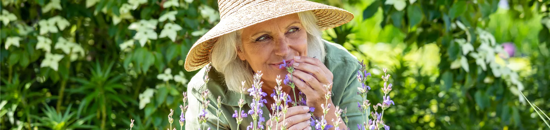 Gartenfreizeit - Frau im Garten